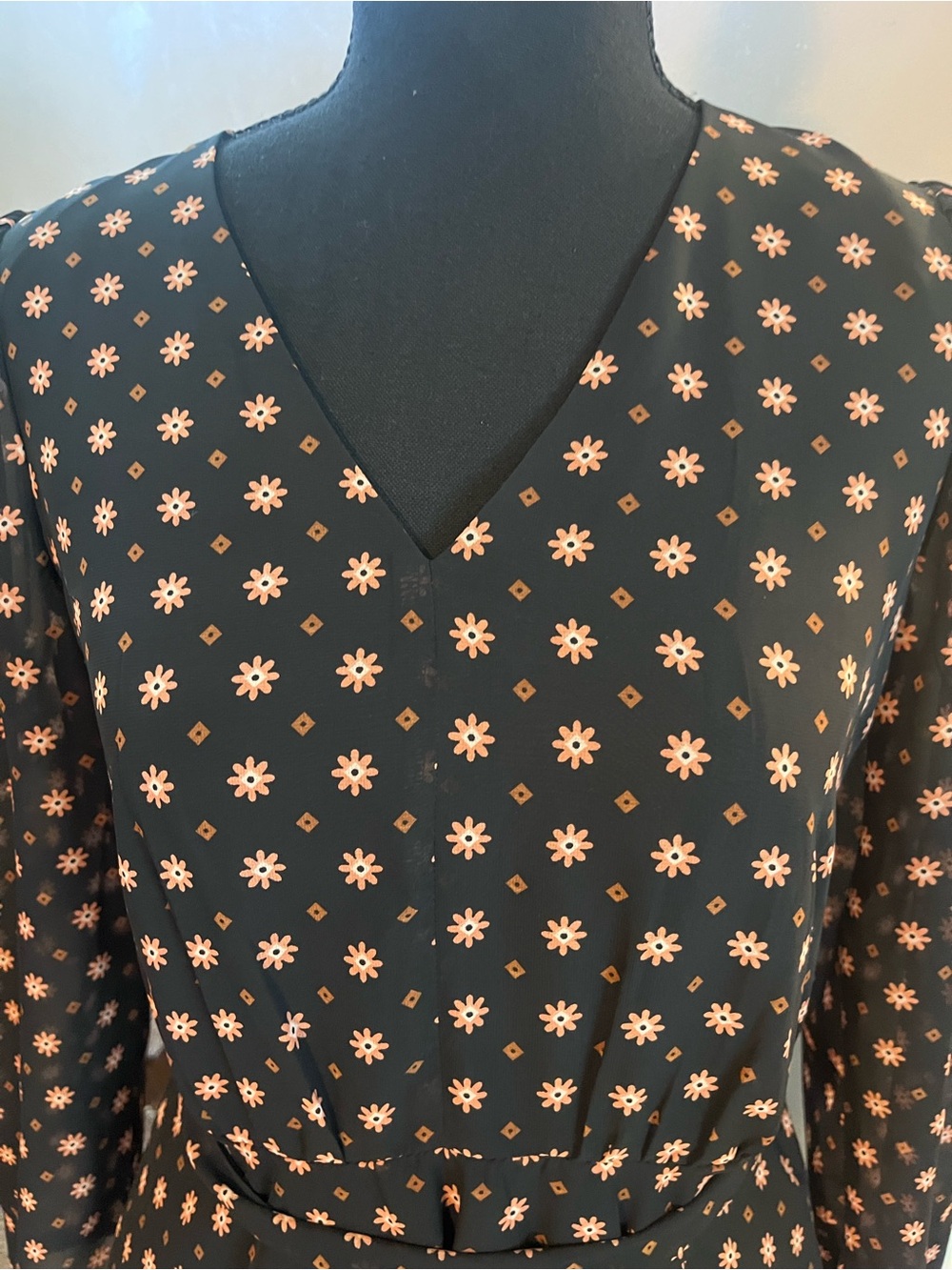 Ann Taylor Women’s Petite Sz 0 Floral Belted Long sleeve dress - Picture 2 of 9